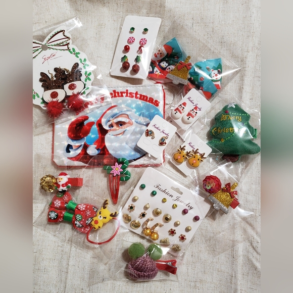 Christmas Stocking Stuffers Accessories Bundle Of 15 Pieces - Picture 2 of 2